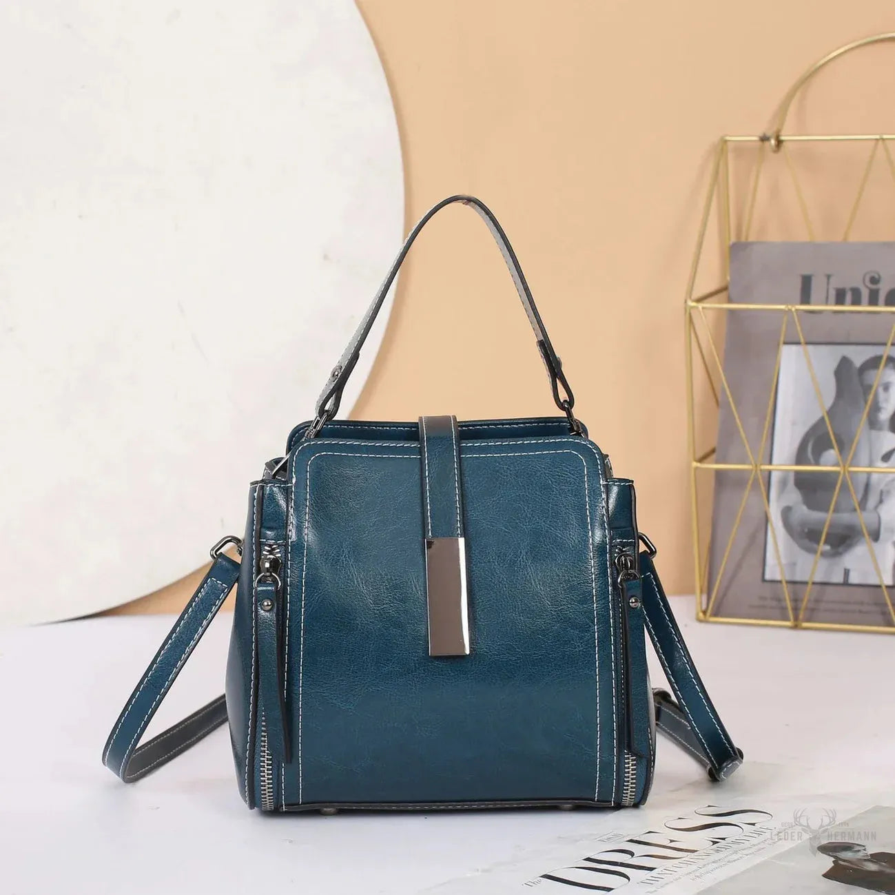 Elegant women's leather shoulder bag for stylish everyday wear