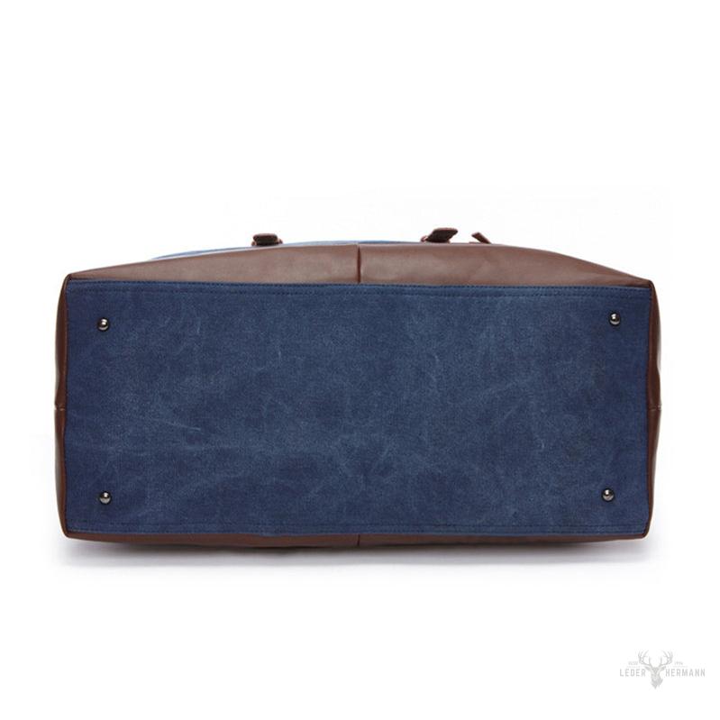 Elegant and spacious vintage handbag