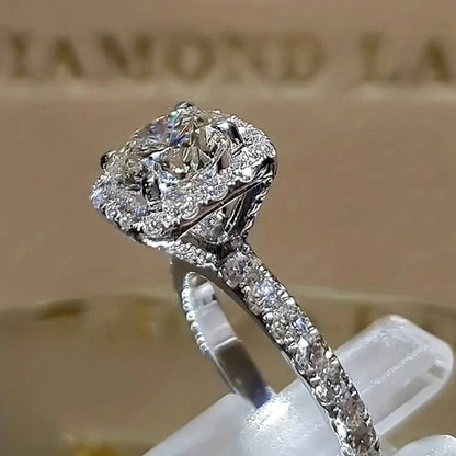 White Gold Charming Inlaid Zirconia Ring