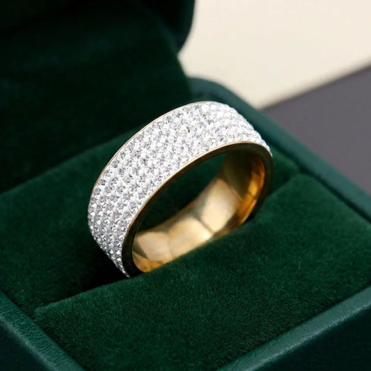 Pavelli Crystal Band Ring