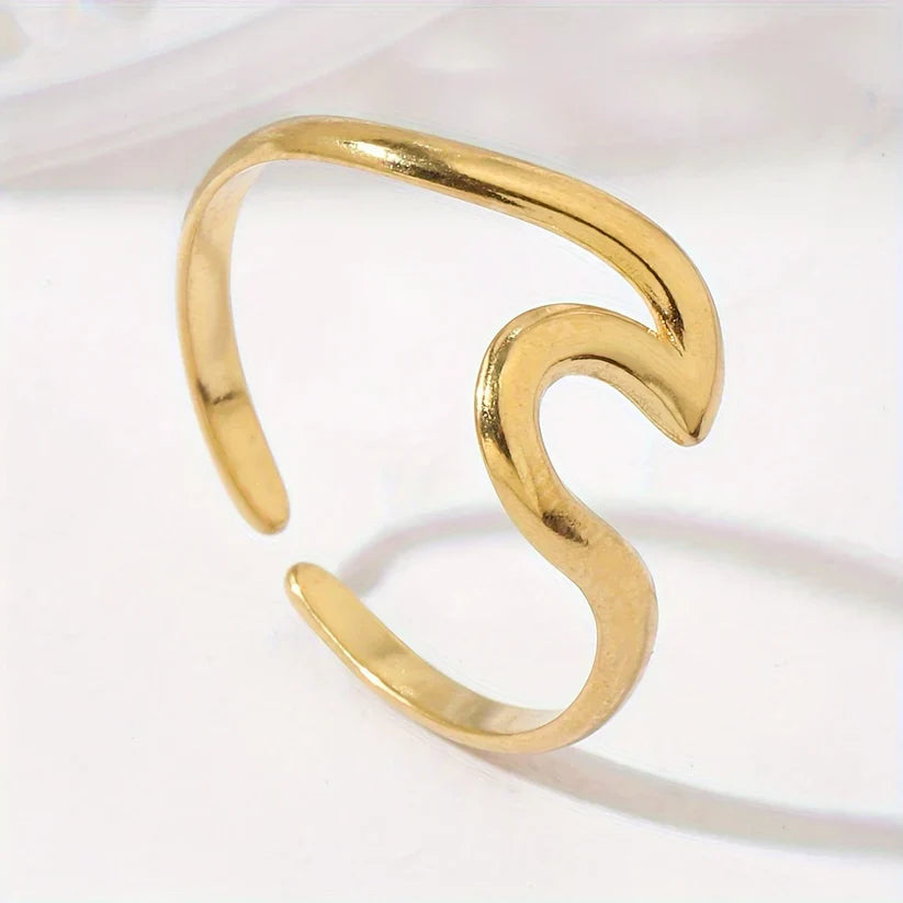 Adjustable Ring with Wave Design in Gold