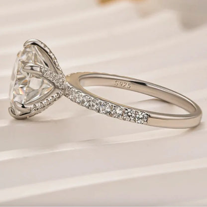 Moissanite Round Cut Engagement Ring