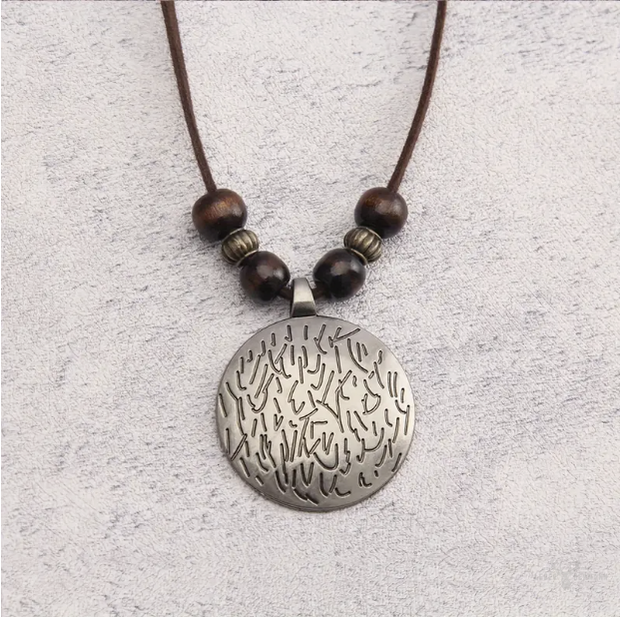 Vintage women's necklace with more adjustable leather strap and beads