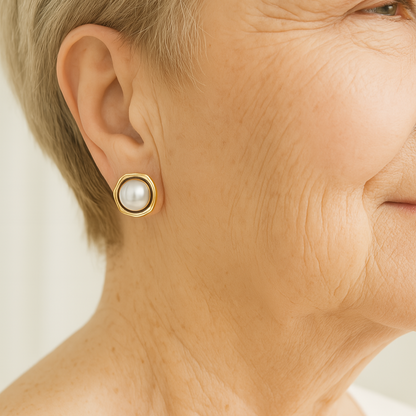 Minimal Black Pearl Studs