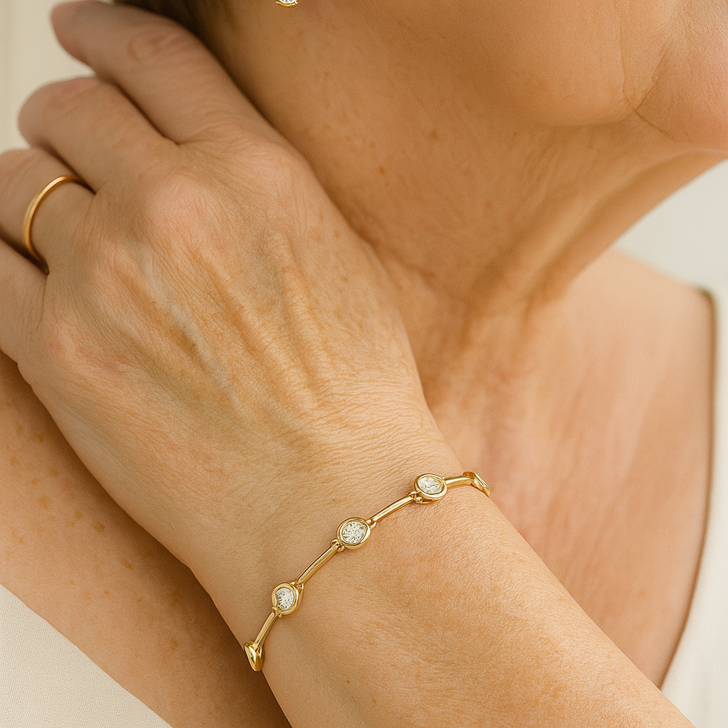 Elegant bracelet with zirconias in gold