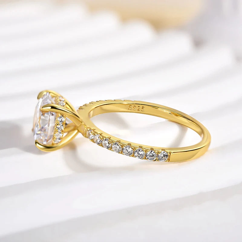 Round Cut Halo Engagement Ring