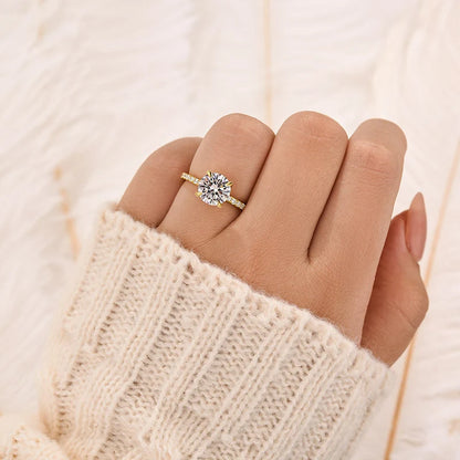 Round Cut Halo Engagement Ring