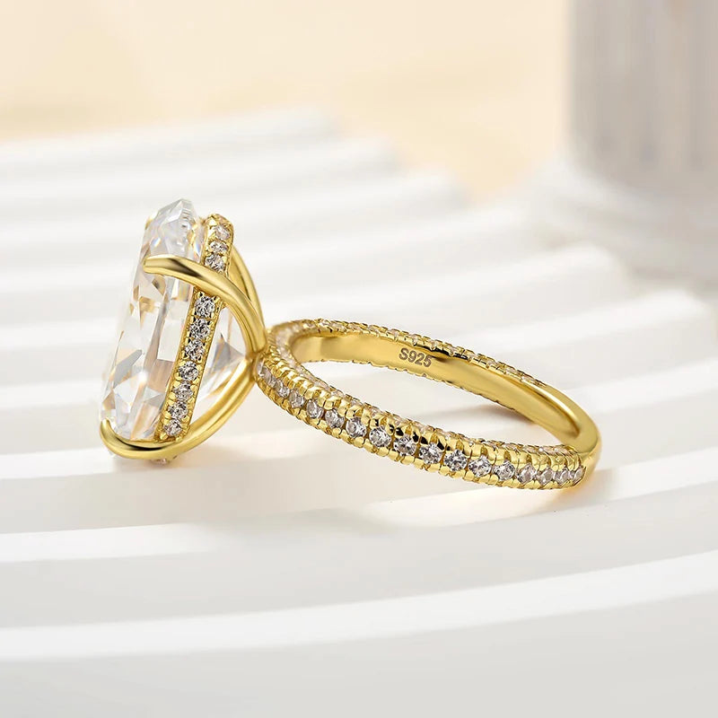 Oval Cut Exclusive Diamond Engagement Ring