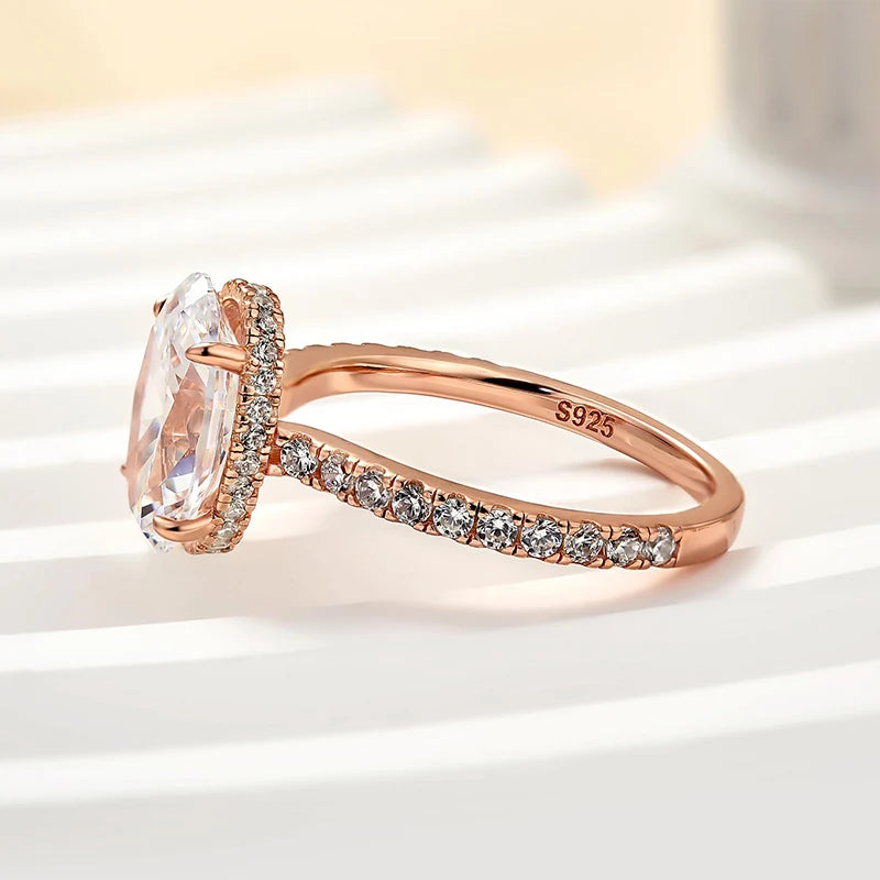 Attractive Oval Cut Engagement Ring