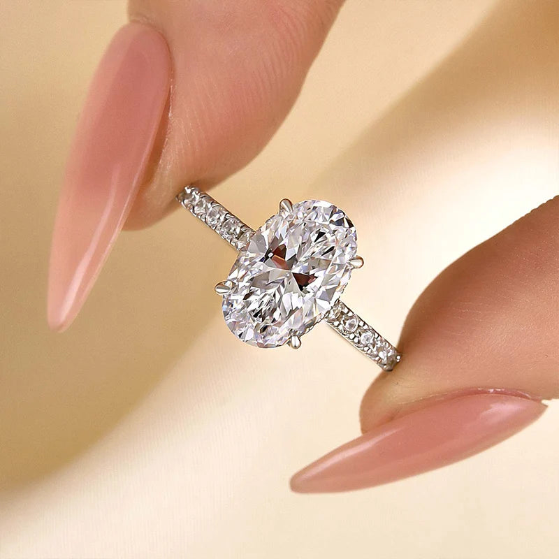 Attractive Oval Cut Engagement Ring