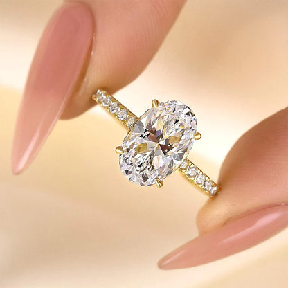 Attractive Oval Cut Engagement Ring