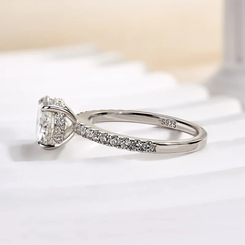 Round Cut Halo Engagement Ring