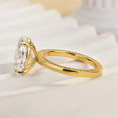 Luxury Oval Cut Engagement Ring