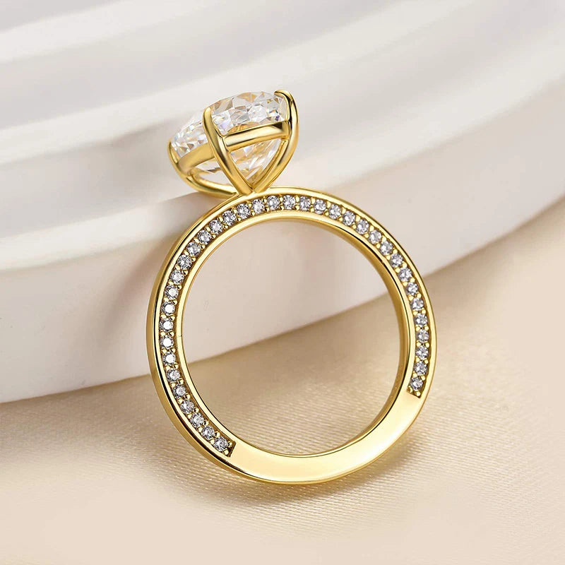 Luxury Oval Cut Engagement Ring