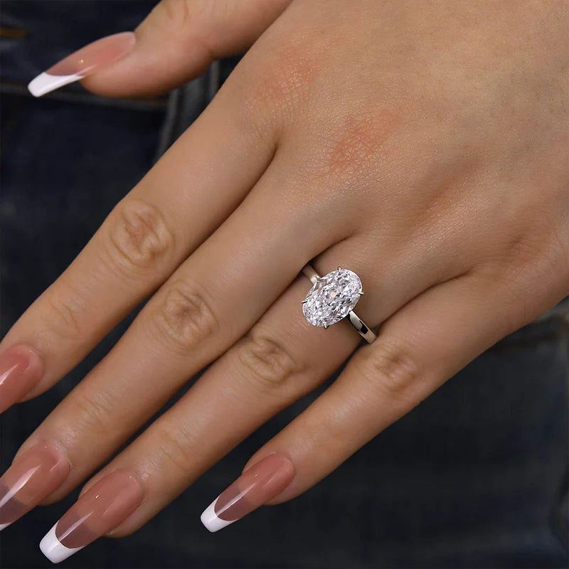 Luxury Oval Cut Engagement Ring