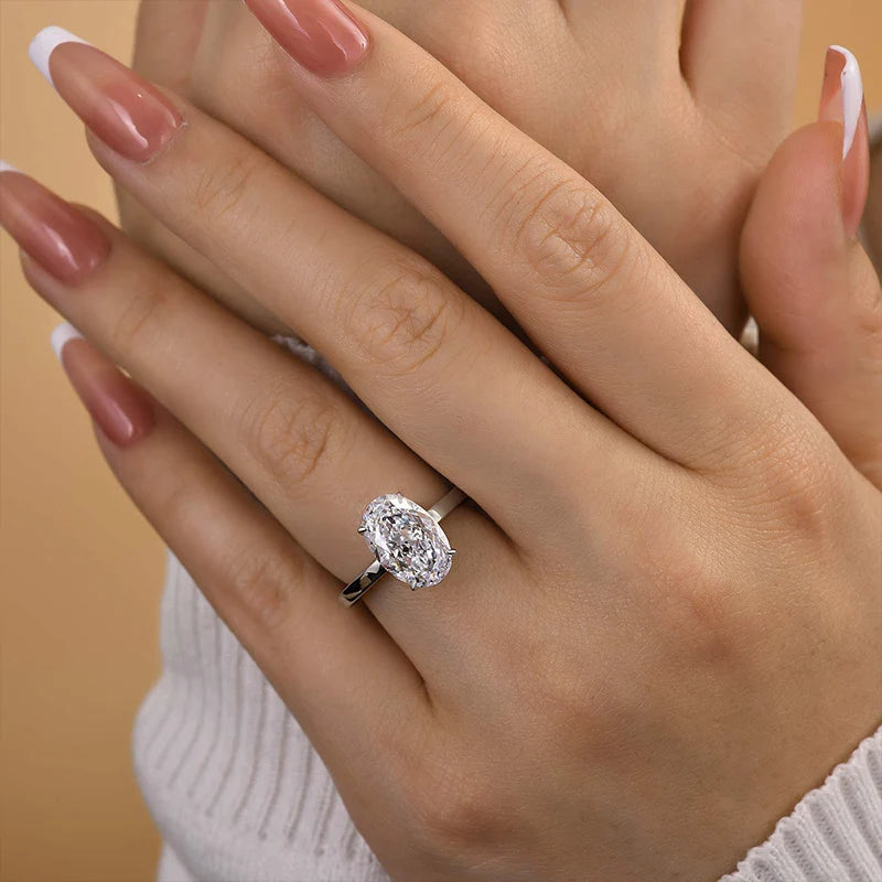 Luxury Oval Cut Engagement Ring