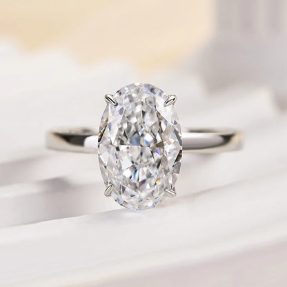 Luxury Oval Cut Engagement Ring