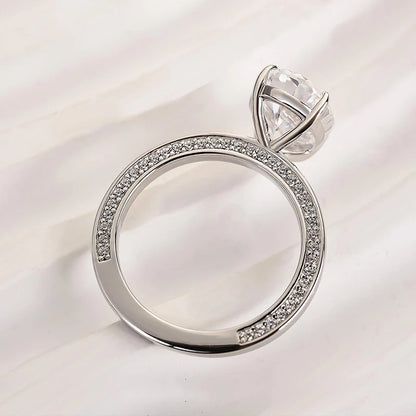 Luxury Oval Cut Engagement Ring