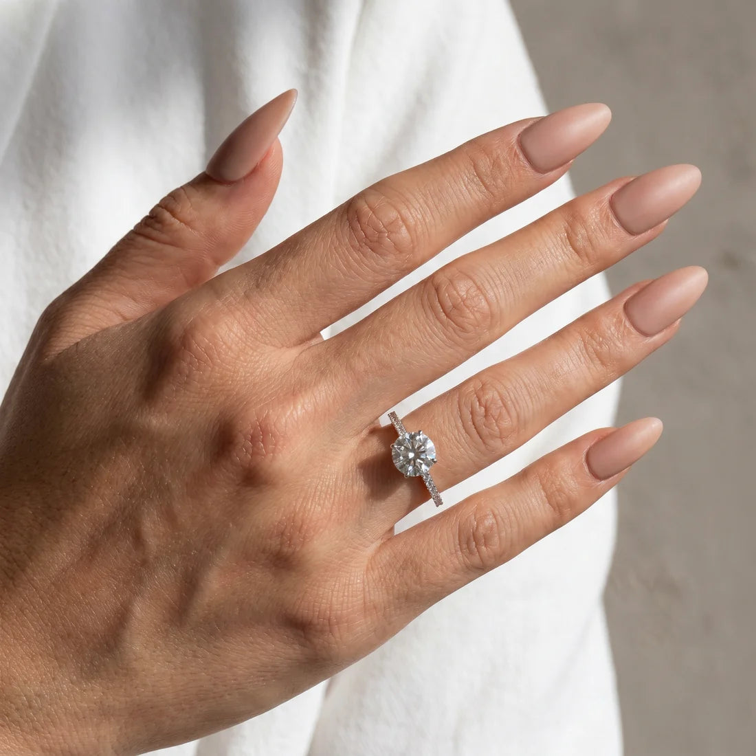 Round Cut Halo Engagement Ring