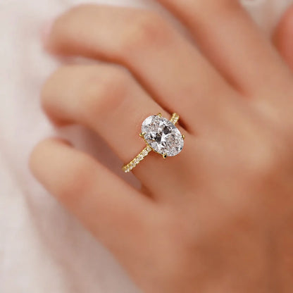 Oval Cut Engagement Ring