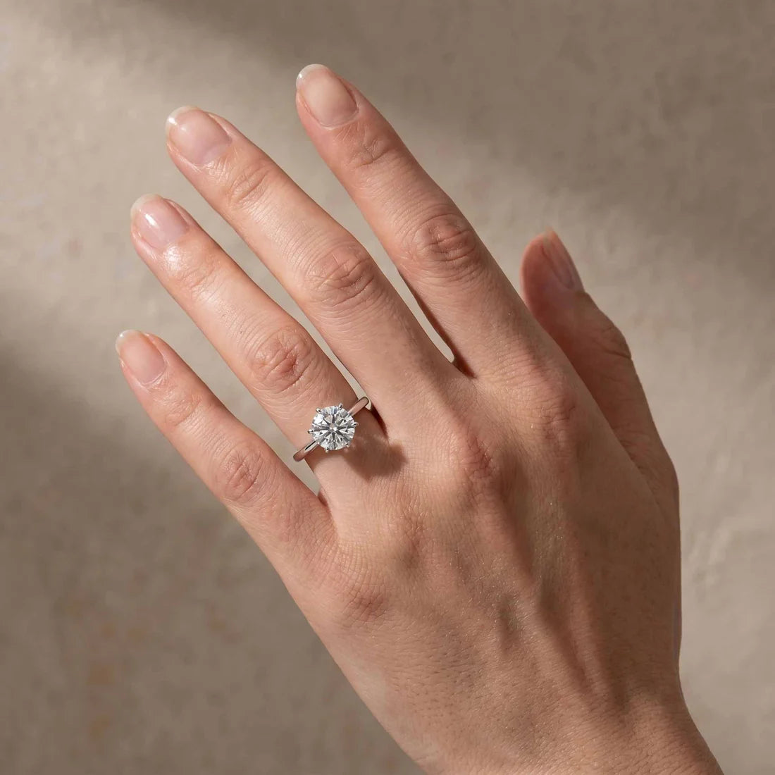 Round Cut Solitaire Engagement Rin