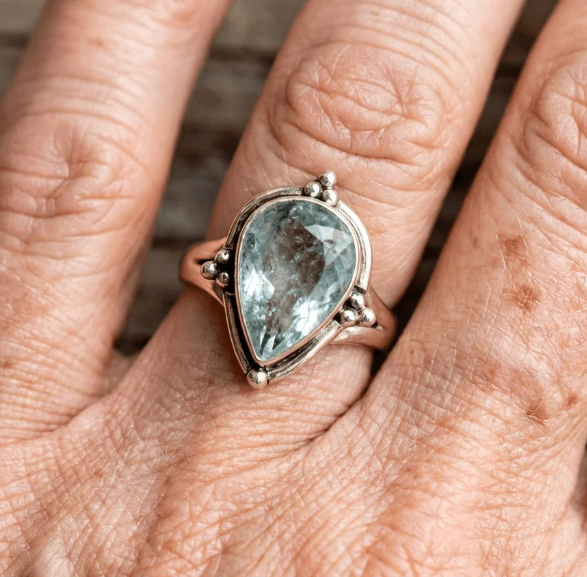 Elegant Vintage Pear-Cut Zirconia Ring
