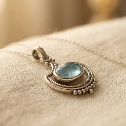Vintage Green Stone Pendant Necklace