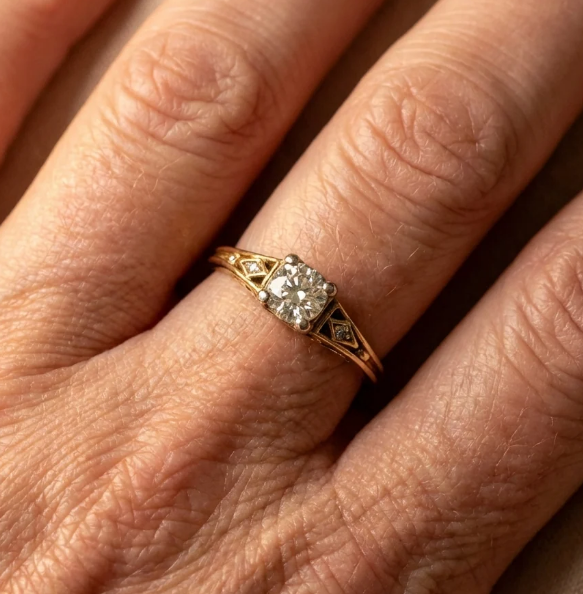 Vintage Zirconia Fine Gold Ring