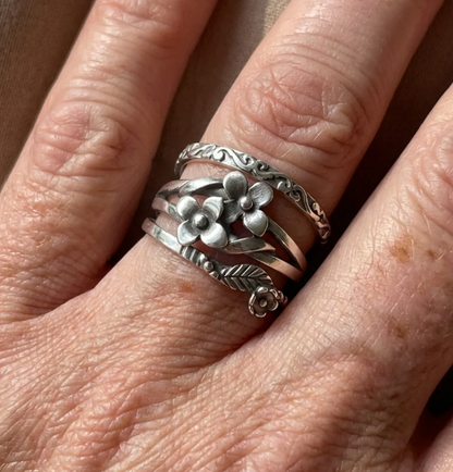 Bohemian Vintage Style Refined Floral Motif Ring