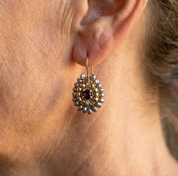 Elegant Vintage Gold & Grey Stone Earrings