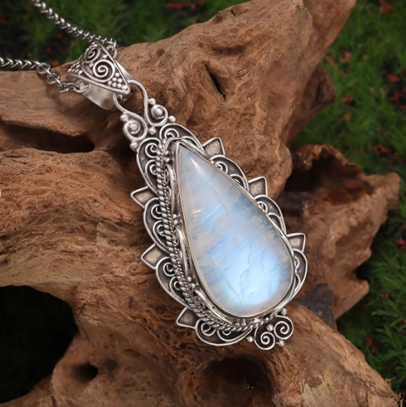 Vintage moonstone pendant necklace