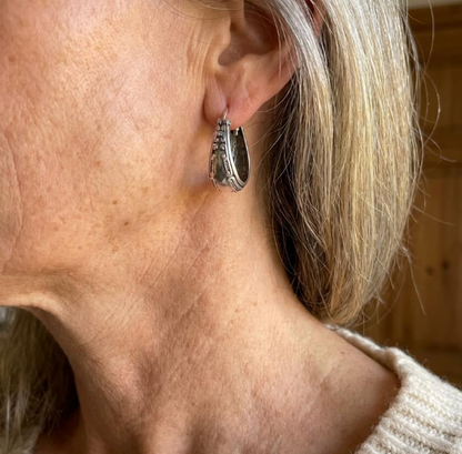 Vintage Bohemian Engraved Flower Pattern Dangle Earring