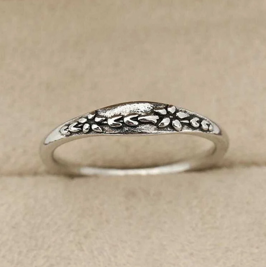 Vintage Carved Plant Flower Decorated Ring
