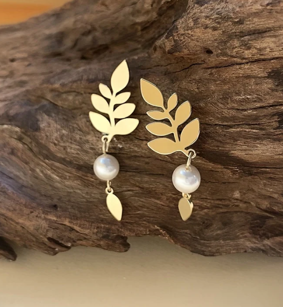 Vintage Elegant Gold Leaf & Pearl Drop Earrings