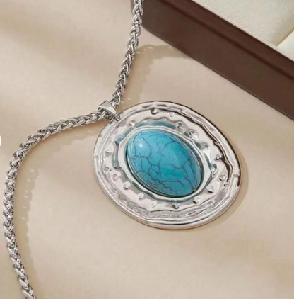 Vintage Snake Skin Chain Oval Faux Turquoise Pendant Necklace