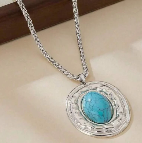 Vintage Snake Skin Chain Oval Faux Turquoise Pendant Necklace
