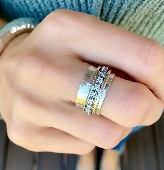 Vintage Hammered Faux Zirconia Spinner Band Ring