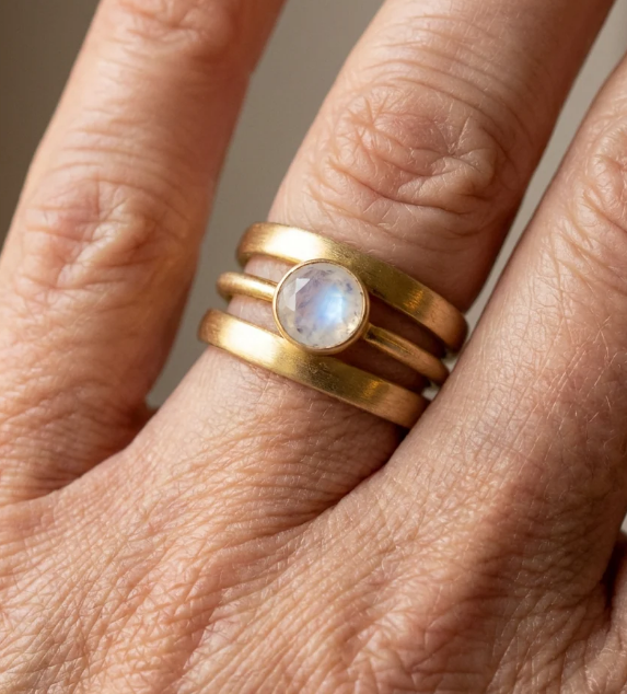 Vintage Gold & Inlaid Moonstone Ring