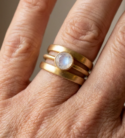 Vintage Gold & Inlaid Moonstone Ring