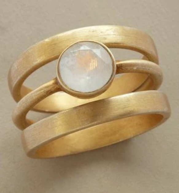 Vintage Gold & Inlaid Moonstone Ring