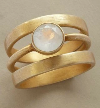 Vintage Gold & Inlaid Moonstone Ring