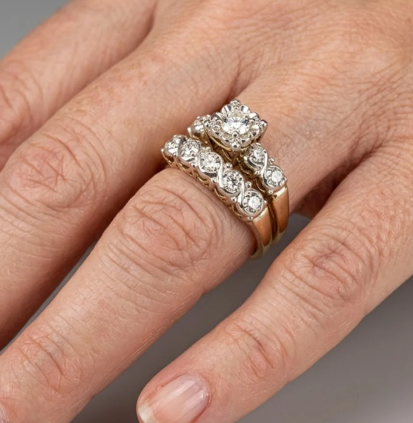 Vintage Sparkling Gold Ring
