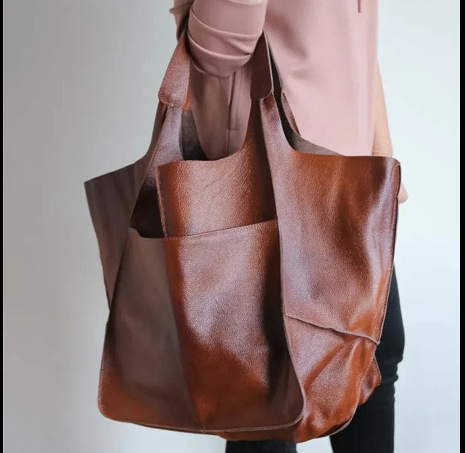Laura’s Timeless Allure | Vintage Bag