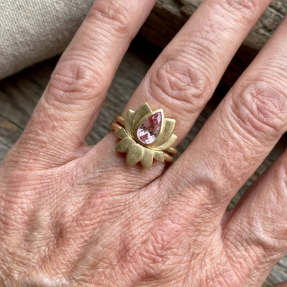 Elegant Vintage Pink Zirconia Inlay Lotus Flower Ring Set