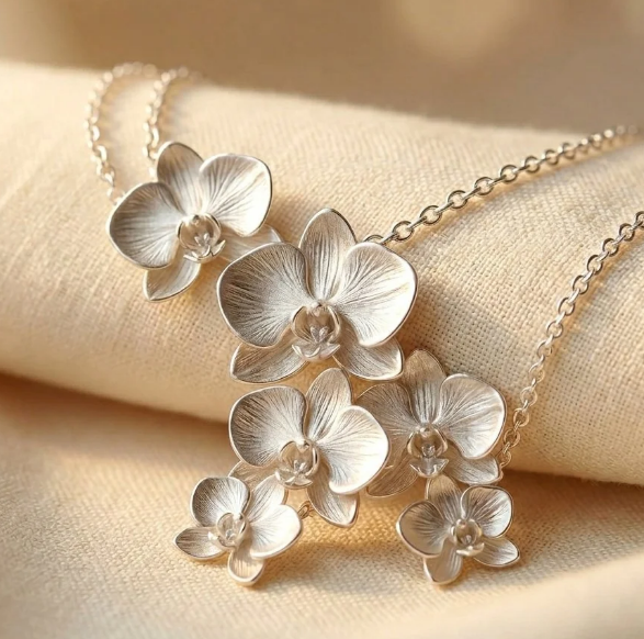 Vintage Silver Flower necklace
