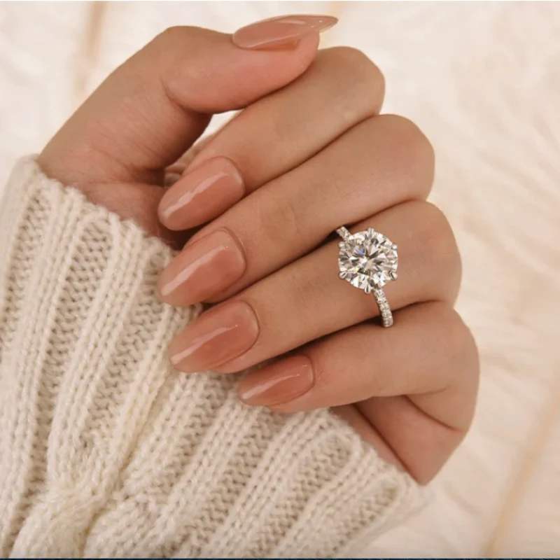 Moissanite Round Cut Engagement Ring