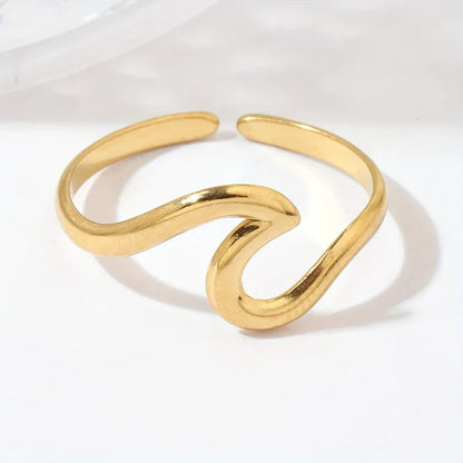 Adjustable Ring with Wave Design in Gold