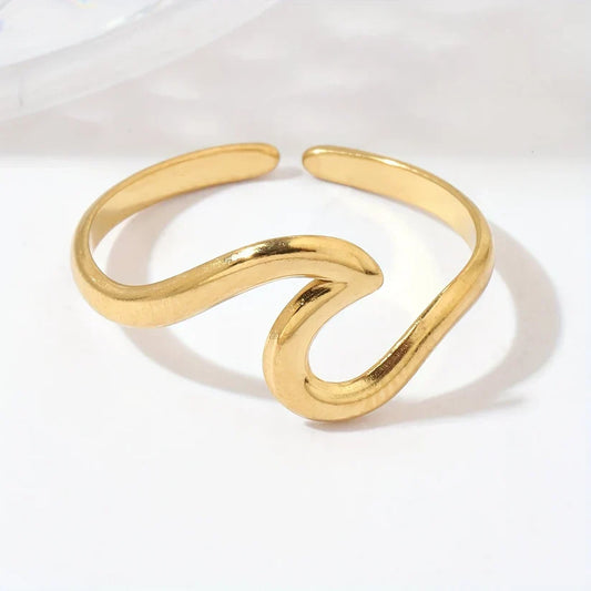 Adjustable Ring with Wave Design in Gold
