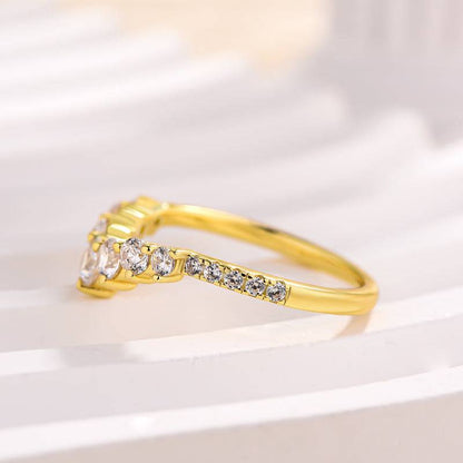 Round Cut Curved Design Thin Wedding Ring