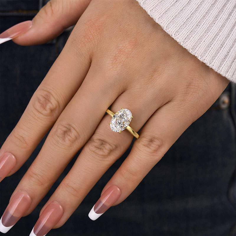 Luxury Oval Cut Engagement Ring